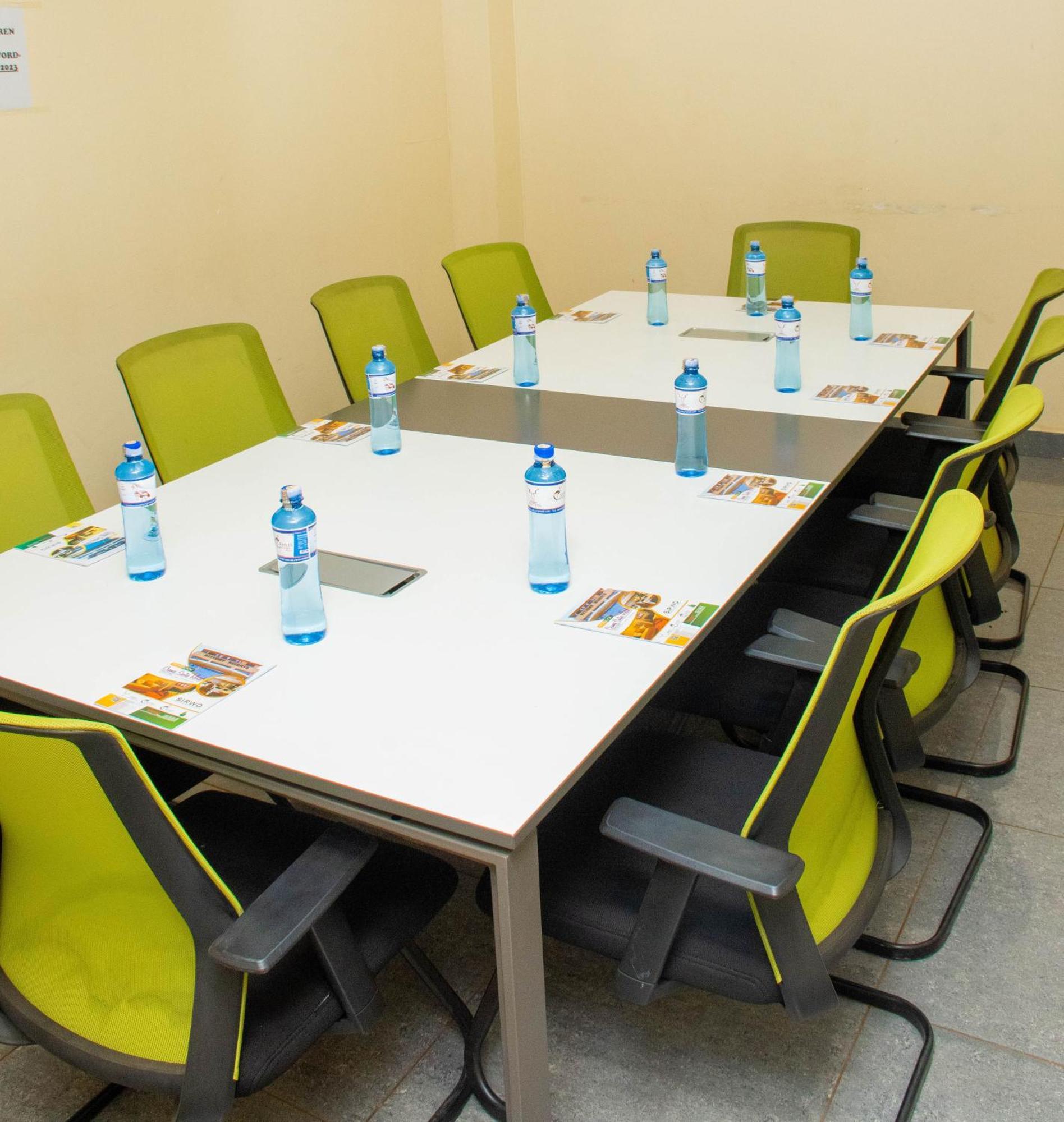 Cranes Suites Hotel Китале Екстериор снимка